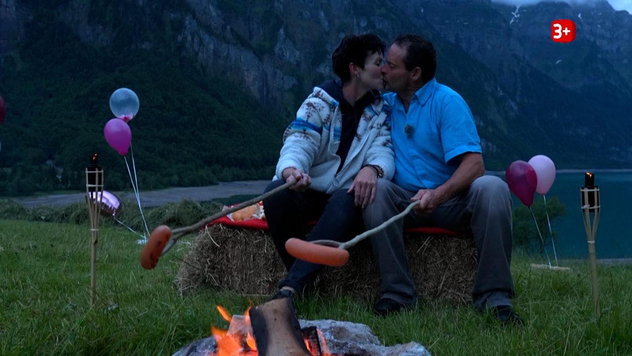 Fridli und Astrid bei Bauer ledig sucht 2026 — romantischer Abend am Klöntalersee in Glarus